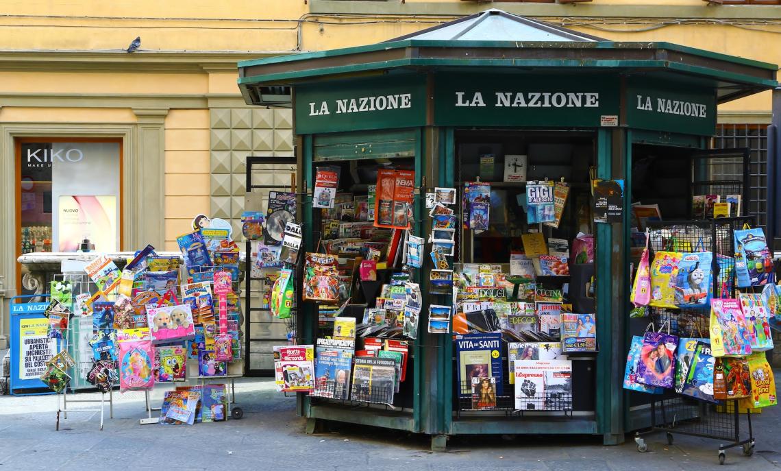 Crisi delle edicole: in 15 anni scomparsi 27.000 chioschi, la carta resiste solo nell’eccellenza
