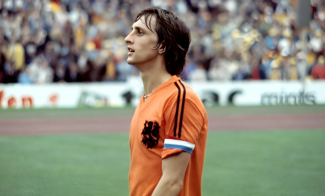 La maglia a due strisce: quando lo sponsor si inchinò al Profeta del gol