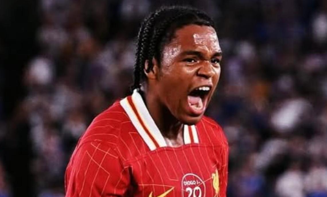 Rio Ngumoha, classe 2008, entra al 100' ed eguaglia il record di Rooney: Newcastle-Liverpool 2-3