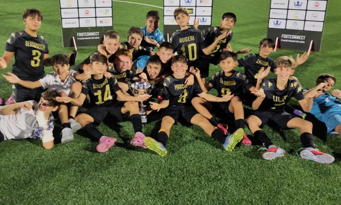 Una pennellata d'autore, poi il cinismo sottoporta: i bianconeri sono campioni per la terza volta consecutiva