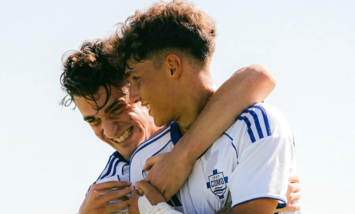 È una lezione di calcio! Il Como segna cinque gol sul campo de