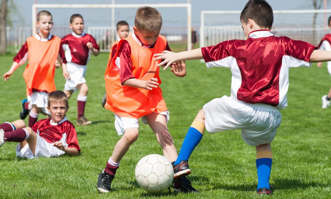 Calcio giovanile sotto accusa: tornei lunghi e non omologati mettono a rischio salute e diritti dei minori