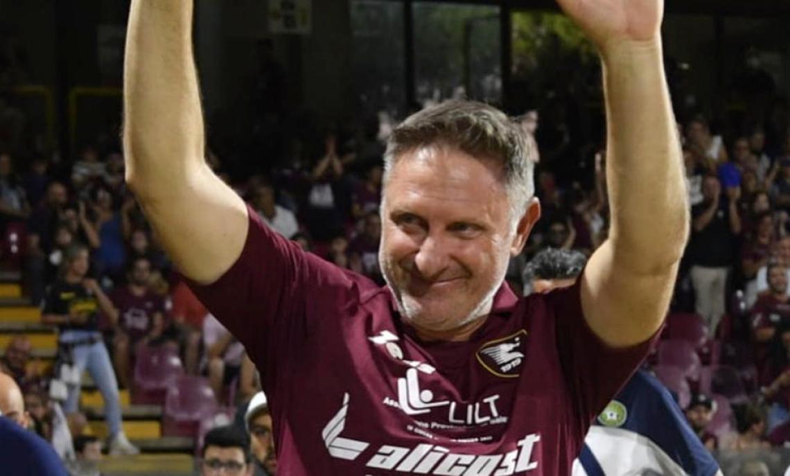 &ldquo;Il re del taglio&rdquo; che port&ograve; Salerno a riveder le stelle: addio a Carlo Ricchetti, 55 anni