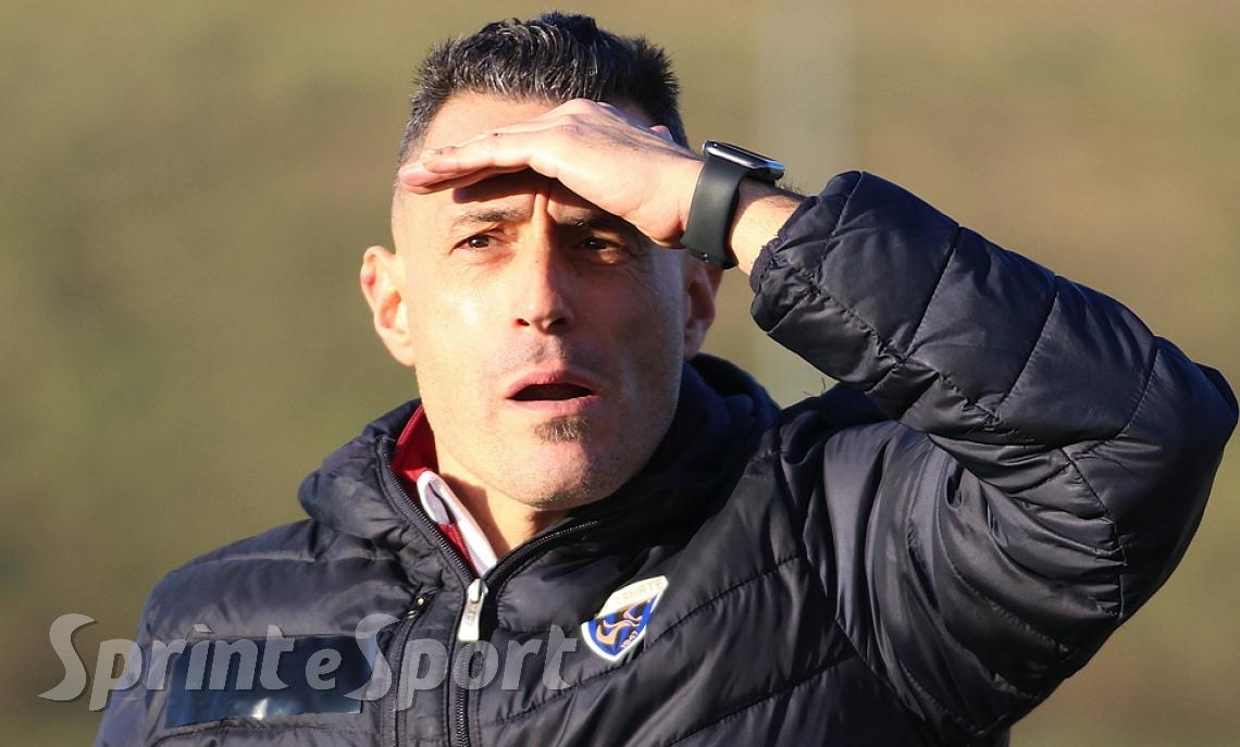 Cinque mesi fa la finale Scudetto, ora &egrave; ultima in classifica: e la societ&agrave; manda via l'allenatore