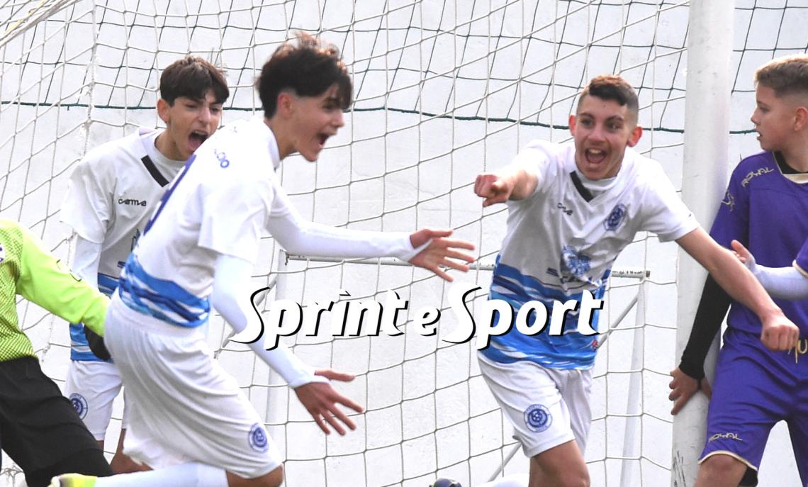 Under 14 Provinciali Torino, Girone C: Virtus Cenisia-Crocetta 1-1, l'esultanza di Oliver Zaccaria, Andrea Serino e Kevin Lito per il gol dello 0-1 (foto Cassar&agrave;)