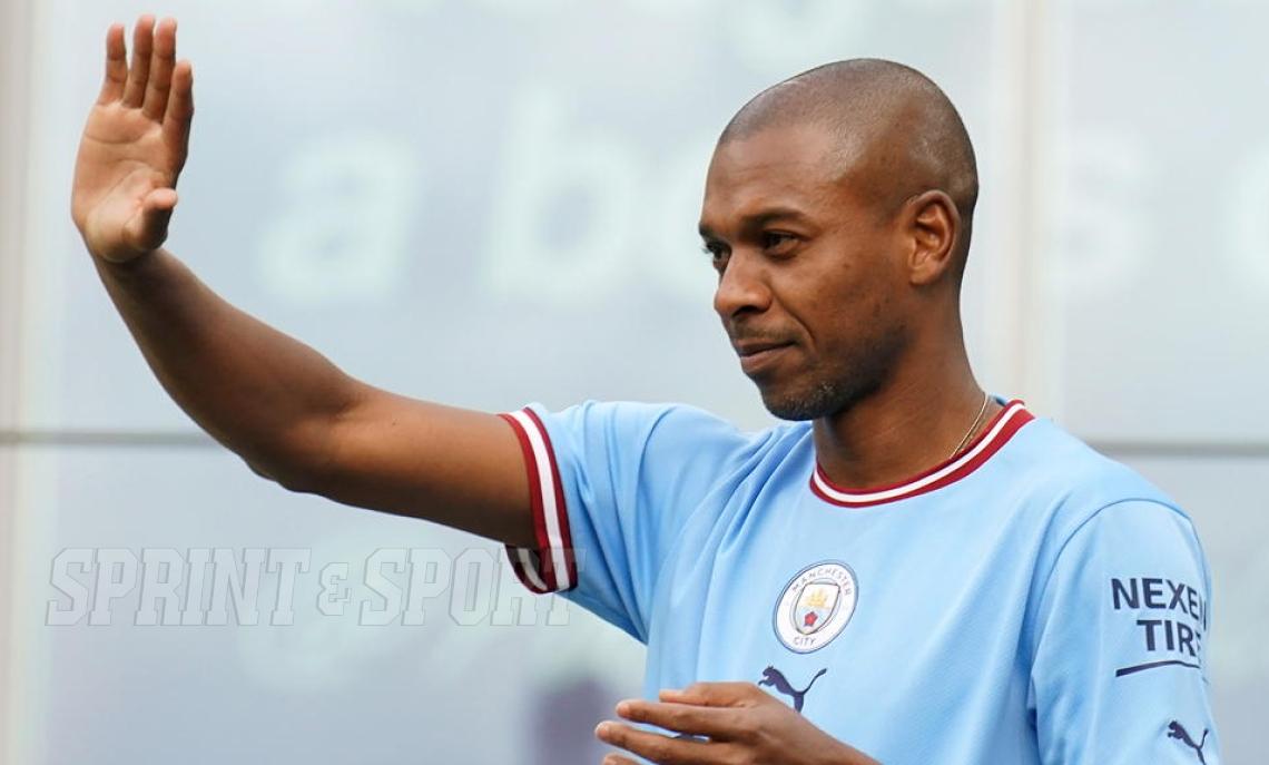 “Ho corso abbastanza”: Fernandinho saluta il calcio a 40 anni, tra lucidità e gratitudine