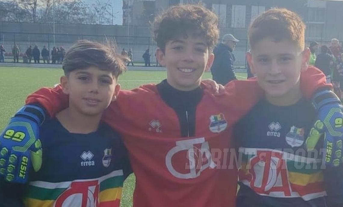 Un rigore del vice capitano e il portiere li fanno volare in vetta: ora testa al confronto diretto