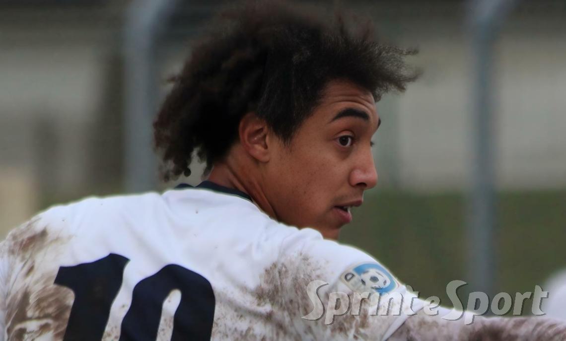 Serie D • Girone A: Il Gozzano di Lunardon, dopo il Ligorna, batte anche il super Vado capolista a domicilio e torna grande. In foto Manuel Pavesi a segno per il Gozzano