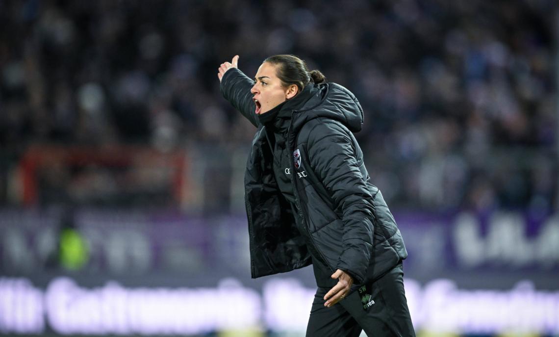 Reazioni dei tifosi e social alla prima allenatrice maschile: analisi delle emozioni