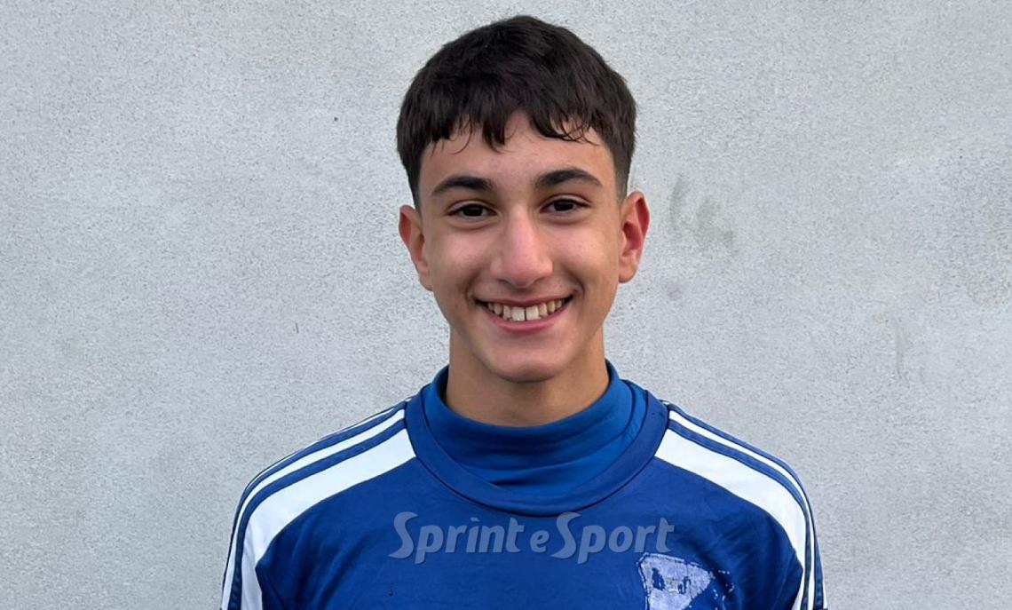 Il difensore centrale segna ancora! Tra magie e rigori parati, restano al primo posto senza intenzione di lasciarlo