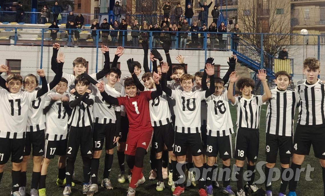 La doppietta del capitano porta al trionfo i bianconeri: 7 vittorie e un pari per il primato invernale