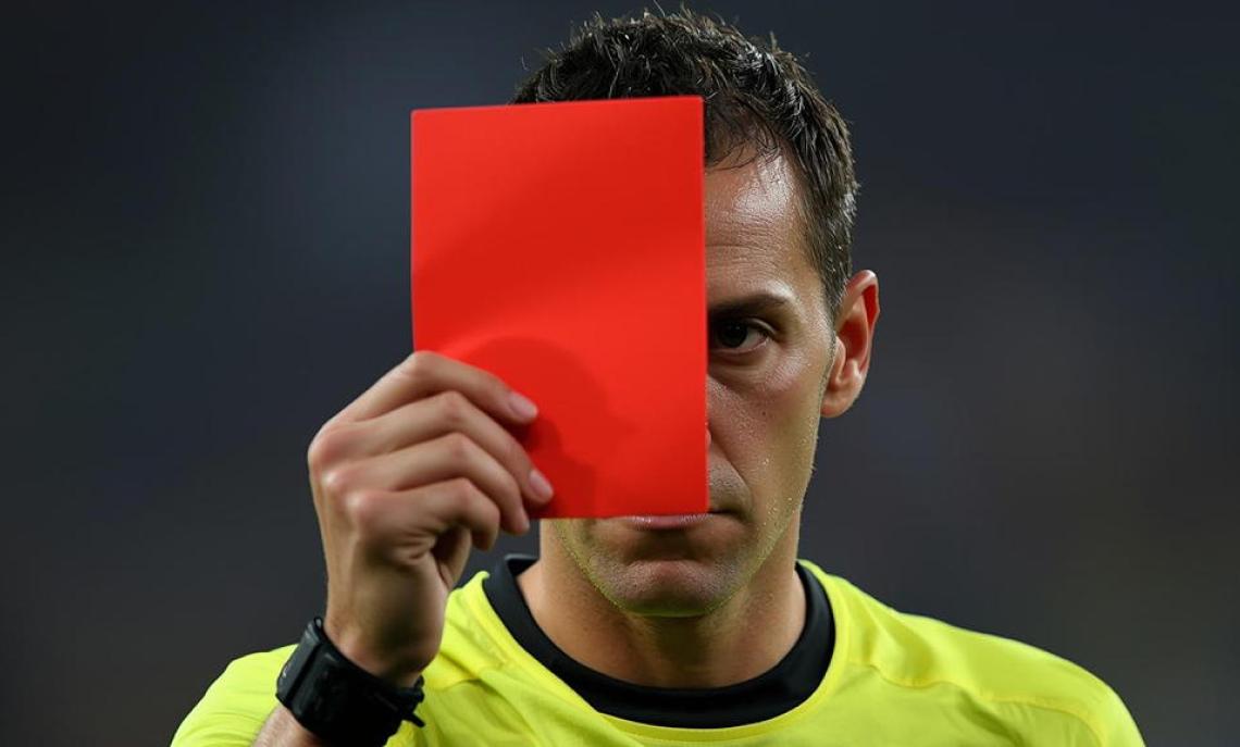 Spinta e insulti all'arbitro, mazzata del Giudice Sportivo: squalifica di 6 mesi per il calciatore