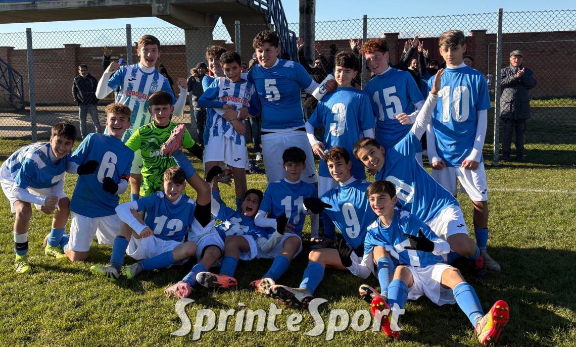 Under 14 Provinciali Pinerolo, None-Onnisport 8-0: La squadra festeggia la magnifica prestazione.