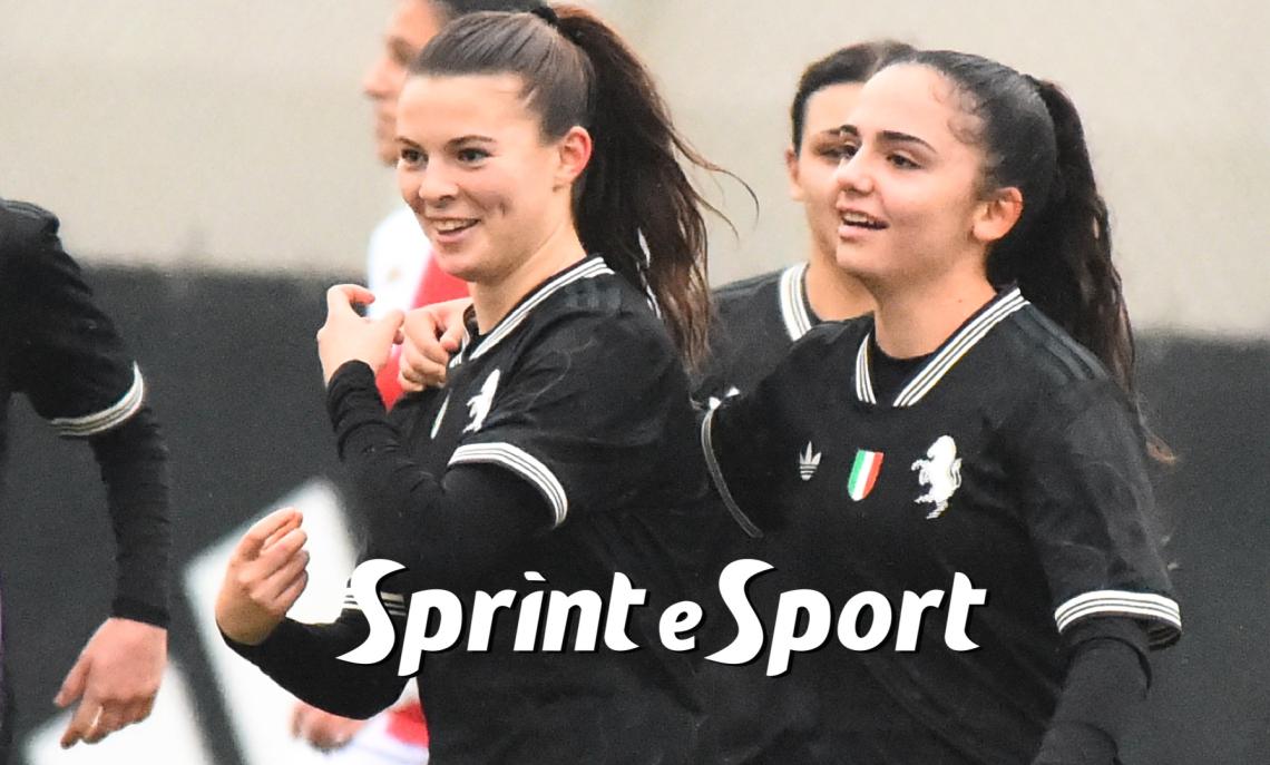 PRIMAVERA 1 FEMMINILE, Juventus-Genoa 2-1: l'esultanza di Matilde Oddina e Marzia Piermarini per il gol del vantaggio bianconero (foto Cassar&agrave;)