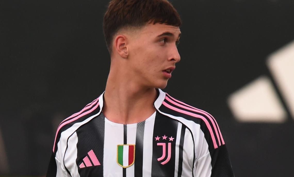 Under 16 &bull; Juventus-Sampdoria: 13 su 13 e chi li ferma pi&ugrave;! Manita alla Samp e primo posto sempre pi&ugrave; solitario per i bianconeri campioni d&rsquo;inverno. In foto Pipit&ograve;
