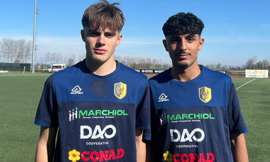 Primavera &bull; Novara-Trento: Il Novara di Gonzalez resta a pi&ugrave; quattro sul Trento grazie a un pirotecnico 2-2 in cui i padroni di casa terminano  in doppia inferiorit&agrave;. In foto: Fedele e Said