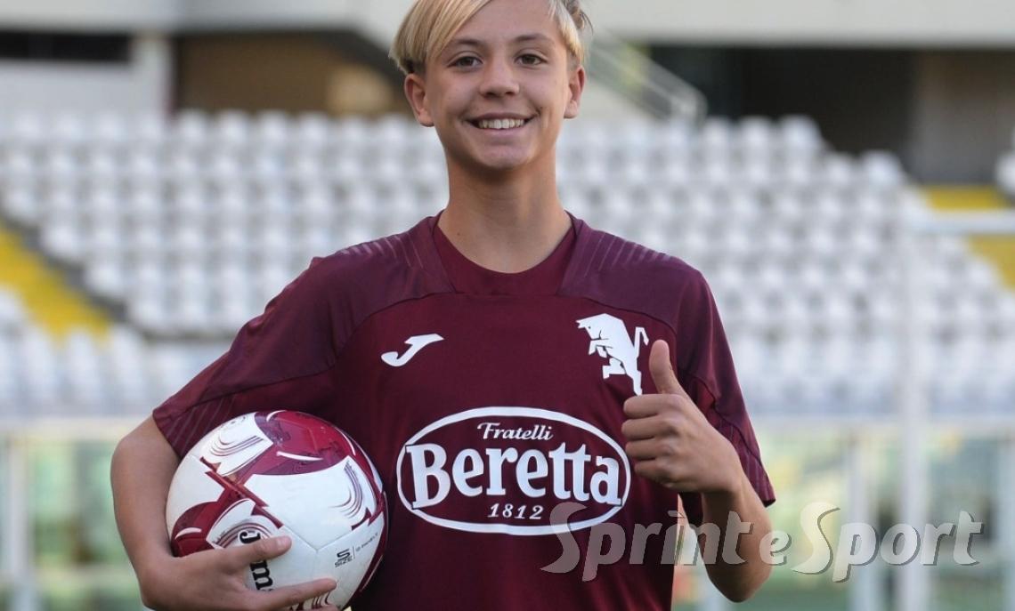 Under 13 &bull; Torino-Bra: Il Toro va sotto di due gol contro gli scatenati giallorossi ma i torelli la ribaltano da grande squadra. In foto Sburlati (Torino)