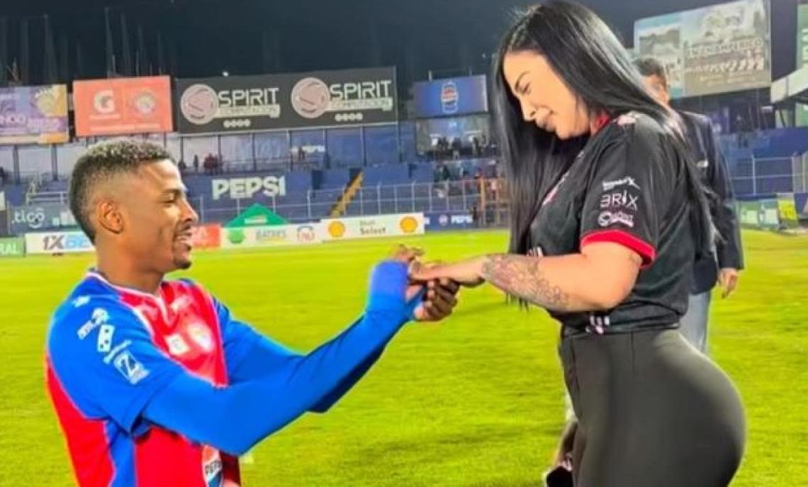 &ldquo;S&igrave;&rdquo; sotto la curva, &ldquo;fine&rdquo; su Instagram: l&rsquo;amore lampo di Derrikson e Wendy che ha acceso e spiazzato il Guatemala