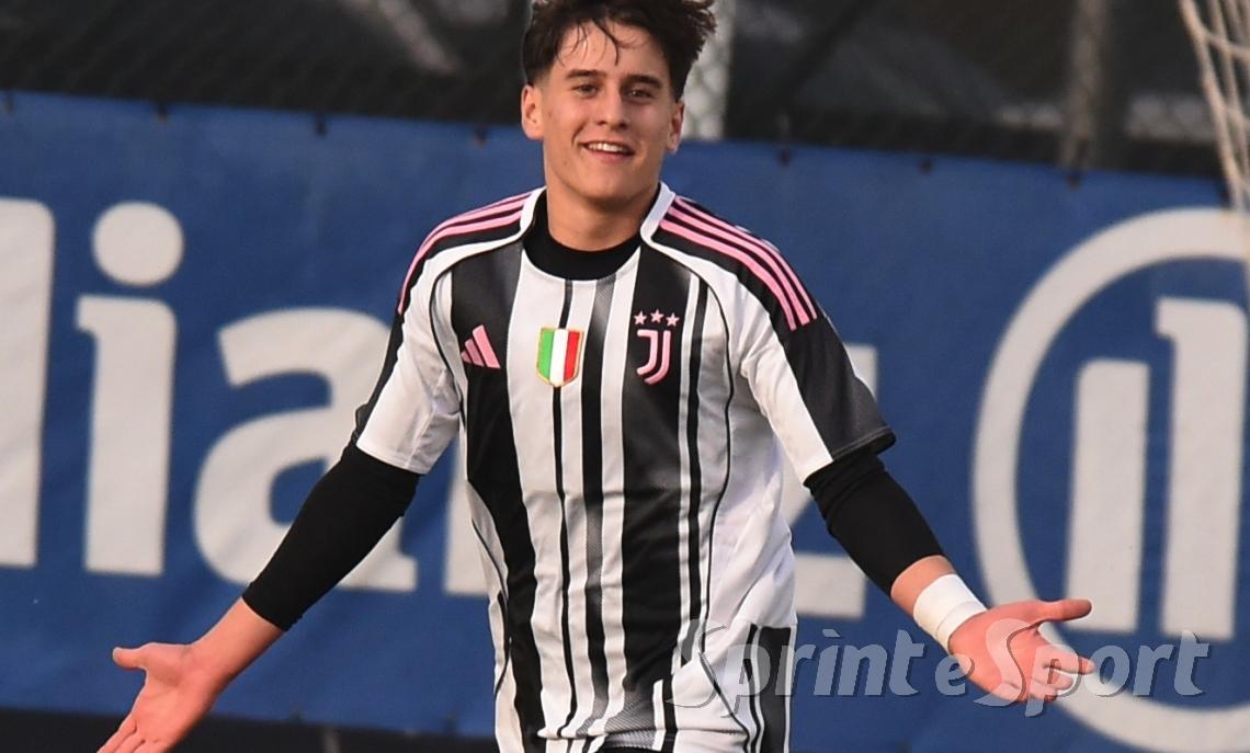 Under 16 &bull; Torino-Juventus: Il Toro prova a sorprendere, ma una Juve imbattibile porta a casa anche il derby di ritorno. In foto Salvai