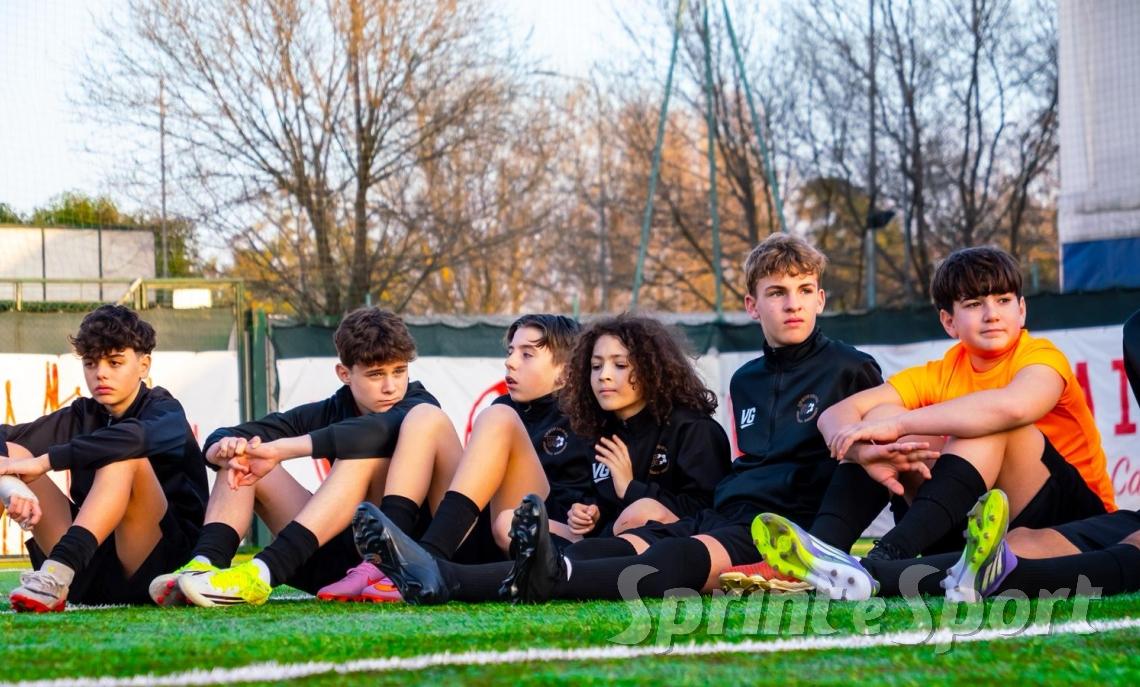 INDIVIDUAL 55 &bull; Alcuni dei ragazzi dell'academy durante le dimostrazioni tenute sul campo dell'U.S. Triestina 1946