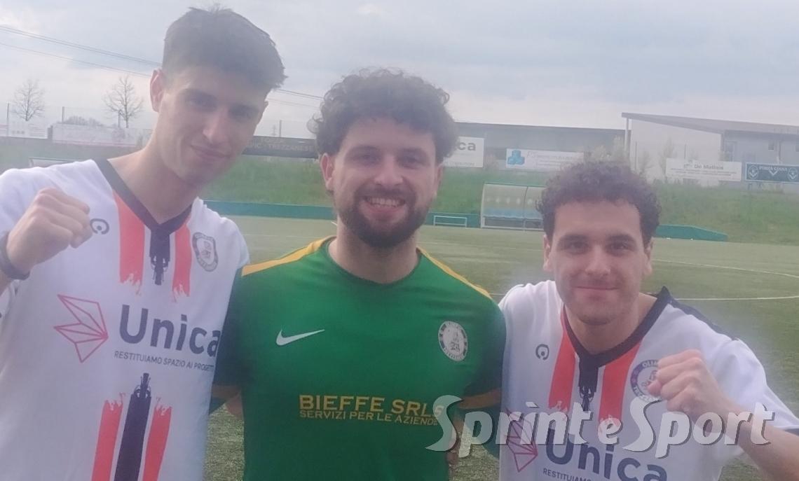 PROMOZIONE OLIMPIC TREZZANESE  &bull; Da sinistra: Matteo Guerrini, Nicol&ograve; Rota e Alessandro Scalcinati, in campo nella vittoria di oggi