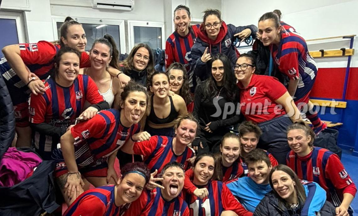 L'esultanza delle ragazze del Garino dopo la vittoria con le Boys e Girls in Promozione