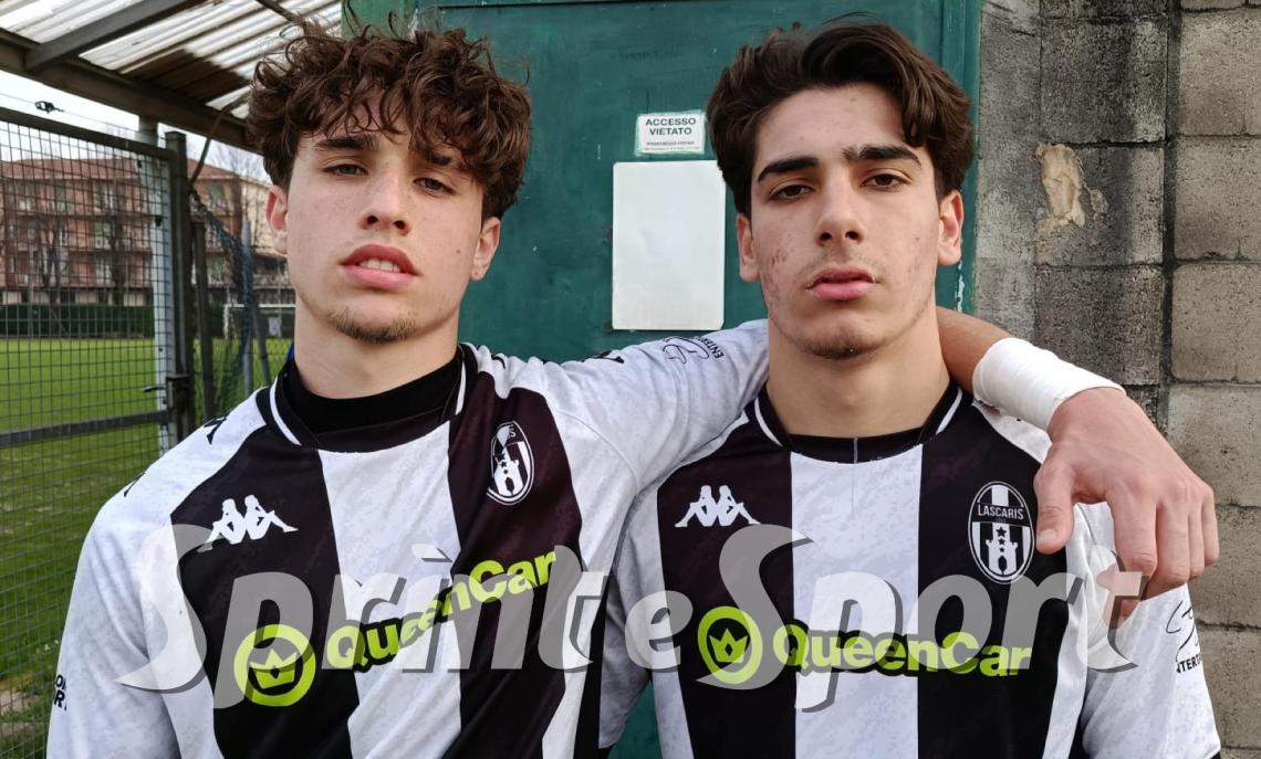 I bianconeri sfiorano la rimonta in dieci uomini: il gol allo scadere vale il pari nella super sfida