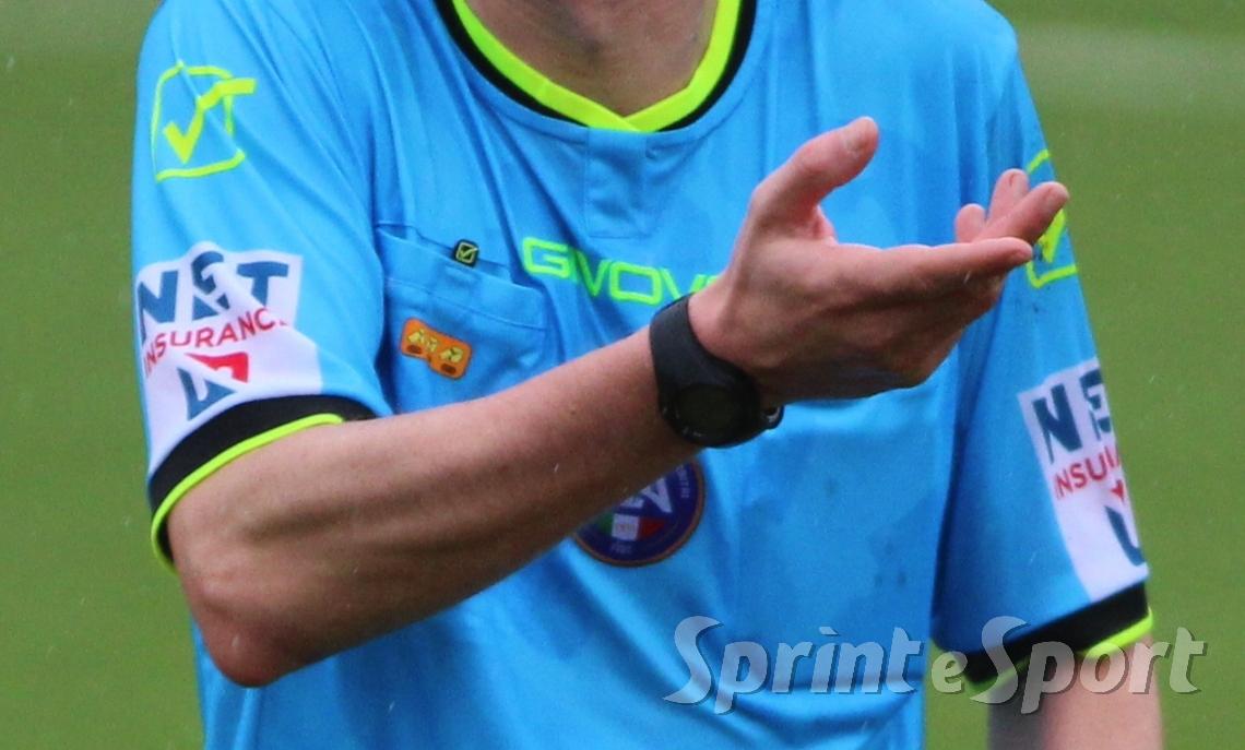 Condotta violenta nei confronti dell'arbitro: calciatore squalificato per 2 anni