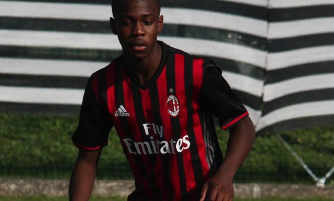 Terza ammonizione per Landri Boni, Milan