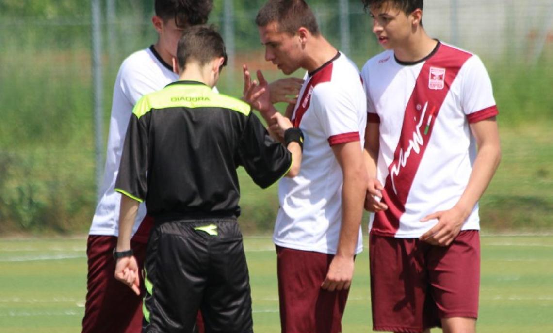 Le proteste dell'Asperiam subito dopo l'espulsione di Sporchia