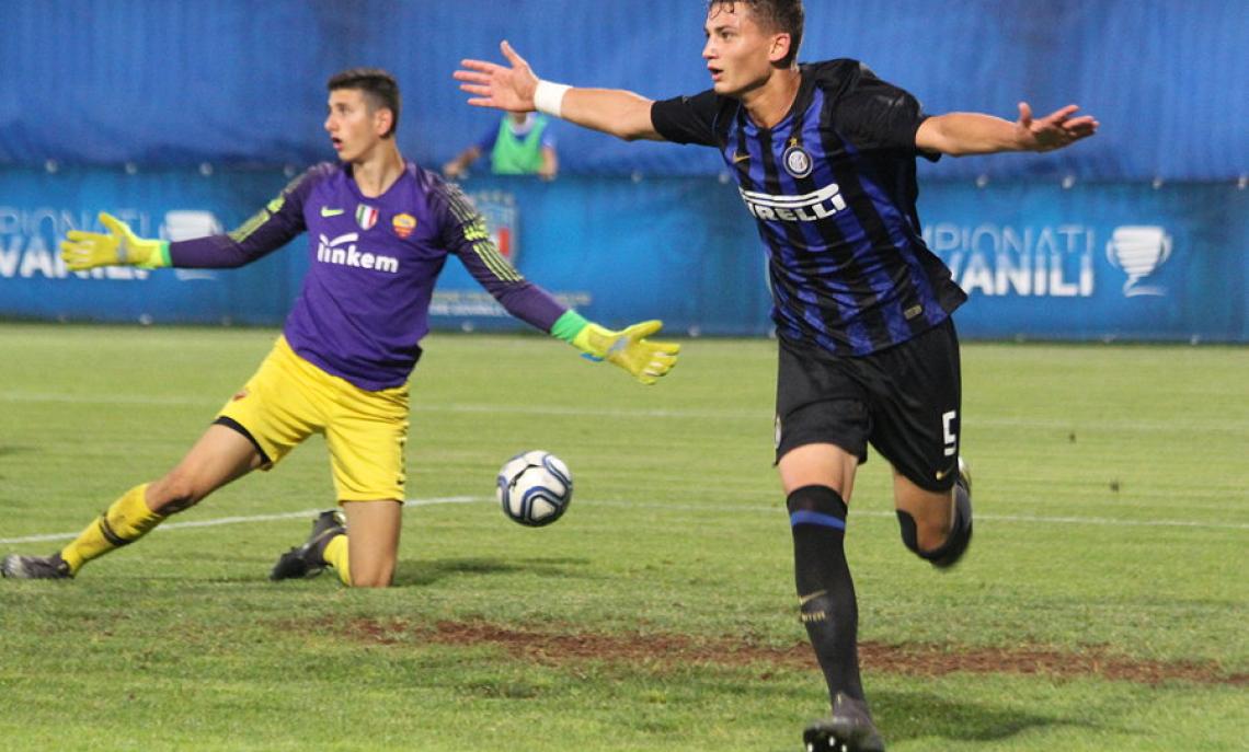 Roma-Inter: l'esultanza di Esposito per la zampata dello 0-1, primo atto della sua personale tripletta