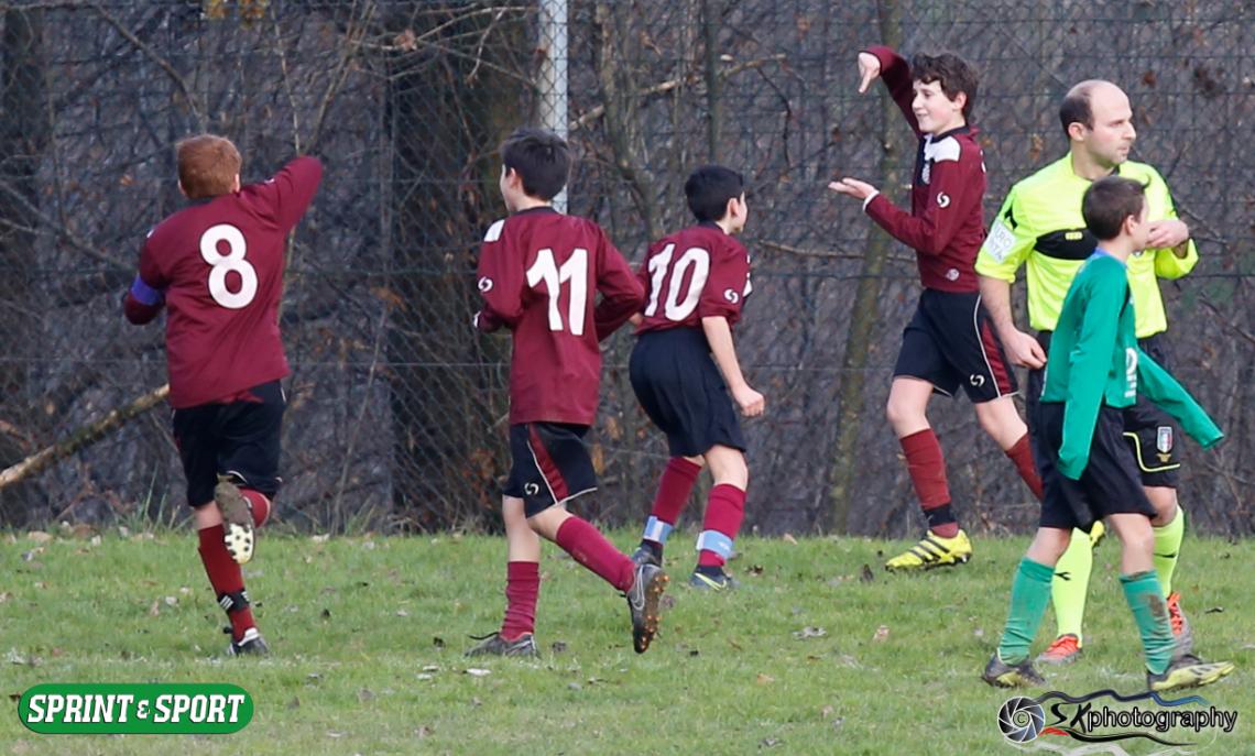 Esultanza della Rivarolese sul gol di Baudino