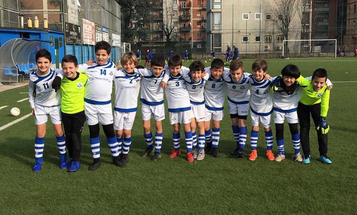 Orione, Pulcini 2010, in posa prima dell'inizio della partita in casa contro il Vittuone