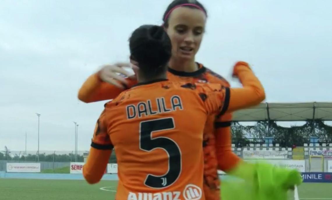 Barbara Bonansea al momento della sostituzione con Dalila Ippolito