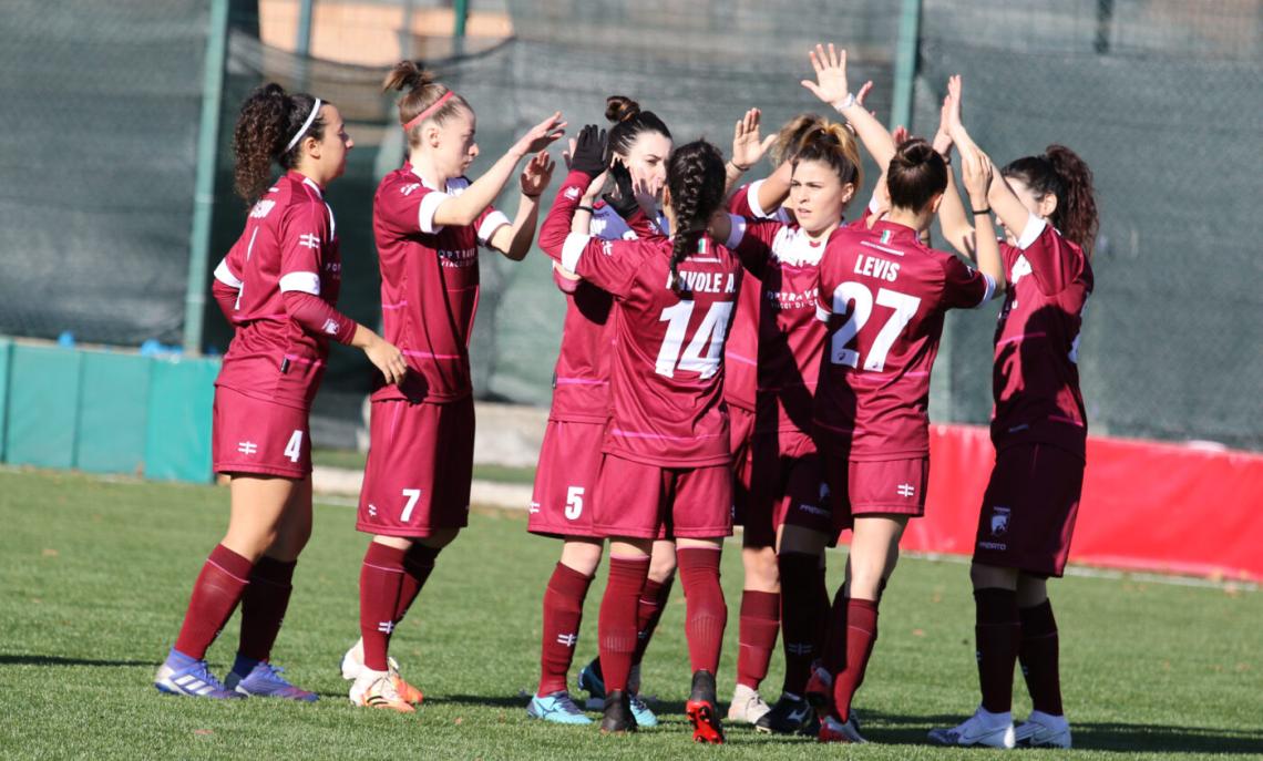 L'esultanza delle granata in Torino Women -  Speranza Agrate (foto Valletta)