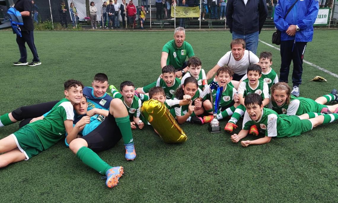 Festa doppia al Palio dei Quartieri: galletti e vinovesi vanno a braccetto