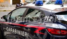 Aggredisce arbitro, spettatore e carabinieri per un 'giallo': arrestato davanti al figlio