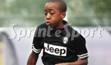 Franco Tongya da bambino con la maglia della Juve: Un talento arrivato fino all'Under 21 Azzurra che non ha trovato spazio e fortuna: dall&rsquo;azzurro ai Leoni Indomabili