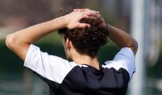 «È finito il calcio!»: pugno al figlio ma solo tre giornate di squalifica, l'allenatore si dimette