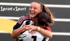 Primavera 1 Femminile, prima giornata: Juventus-Cesena 7-0, l'esultanza di Martina Tosello e Elisa Bertero per il gol della capitana (foto Cassar&agrave;)