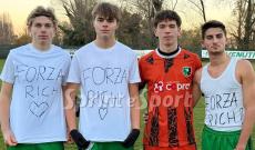 Quattro gol nel primo tempo decidono una partita di fuoco: la dedica all'ex compagno alla fine