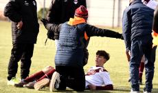 Under 15 Provinciali Torino, Girone D: Accademia Torino-Aviglianese,  il dirigente Walter Moroni entra in campo per soccorrere un giocatore avversario (foto Cassarà)