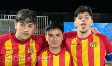 Un gol in apertura e l'incornata del bomber per prendere i 3 punti: continua la rincorsa alla vetta