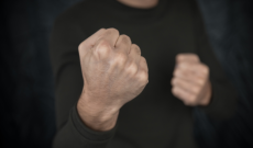 Minacce, mani al collo e arbitro in ospedale: c'&egrave; anche un calciatore squalificato fino al 2030