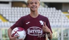Under 13 &bull; Torino-Bra: Il Toro va sotto di due gol contro gli scatenati giallorossi ma i torelli la ribaltano da grande squadra. In foto Sburlati (Torino)