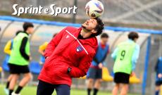 Under 14 Rappresentativa Provinciale Torino Area Metropolitana, il selezionatore Luca Rucchione in palleggio durante il riscaldamento (foto Cassar&agrave;)