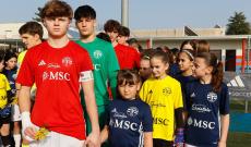 Mimose, fasce e striscioni: la festa delle donne entra nel campionatino Under 12