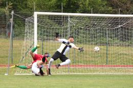 Base 96-Mariano Calcio: la mancata spinta in attacco del Base 96 non permette di sovrastare gli avversari