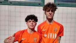 La capolista vince lo scontro diretto con l'uomo in meno: l'&Eacute;lite pi&ugrave; vicino