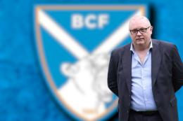 Si dimette il padre fondatore. Il "Presidentissimo" dà l'addio alla sua creatura